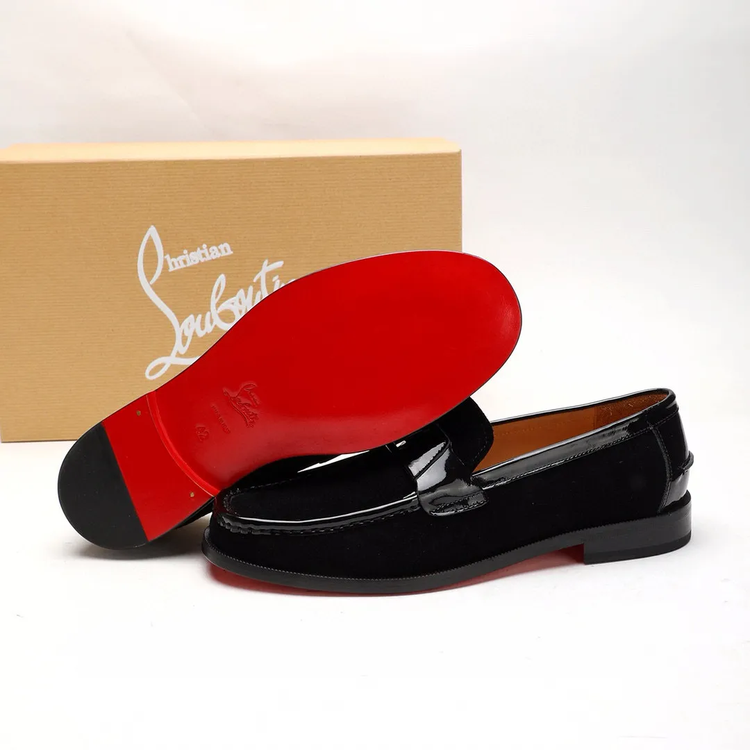 Batch 1,080 yuan 💰••New real shots••CL～High-end men’s 👔casual•loafers with red soles! ••🆑Genuine and top-quality goods from original orders ••✅💯 Purchase goods from top-quality original orders! Original imported patterned cowhide ➕Imported cowhide lining ➕Cowhide feet ➕Original leather outsole~🉑️Feel free to compare the authentic ones! Size: 38-44 (45.46.47 can be customized)